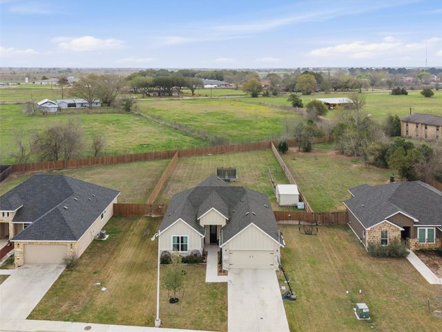 334 Webb ST, Smithville, TX 78957