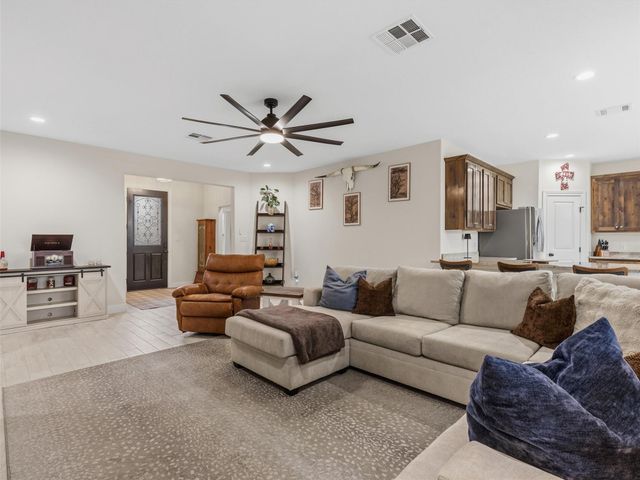 334 Webb ST, Smithville, TX 78957