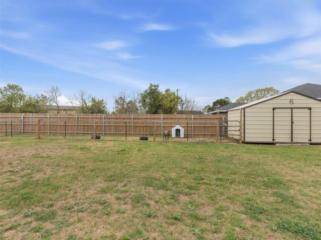 334 Webb ST, Smithville, TX 78957