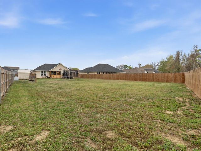 334 Webb ST, Smithville, TX 78957