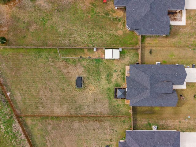 334 Webb ST, Smithville, TX 78957