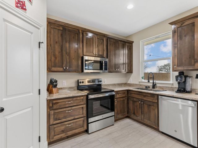 334 Webb ST, Smithville, TX 78957