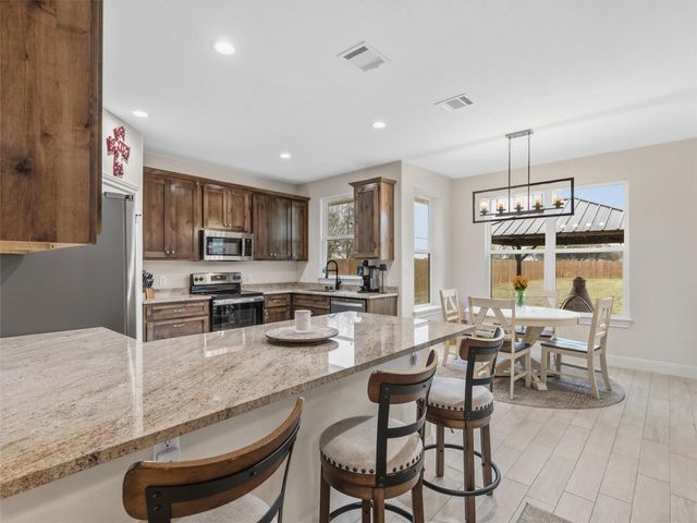 334 Webb ST, Smithville, TX 78957