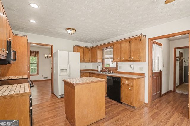 948 Hightower Trail, Oxford, GA 30054