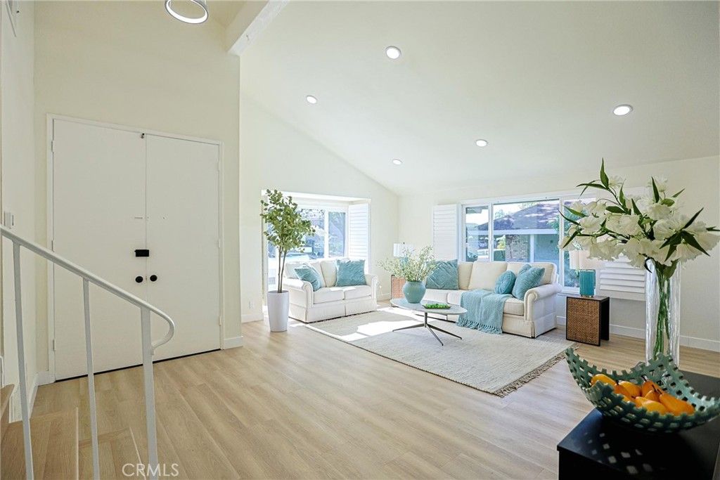 Image 10 of property listing at 2301 W Manly, Santa Ana, CA 92704