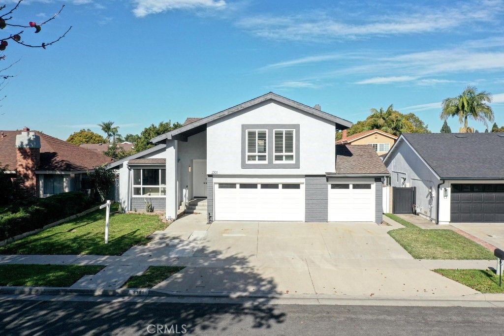 Image 2 of property listing at 2301 W Manly, Santa Ana, CA 92704