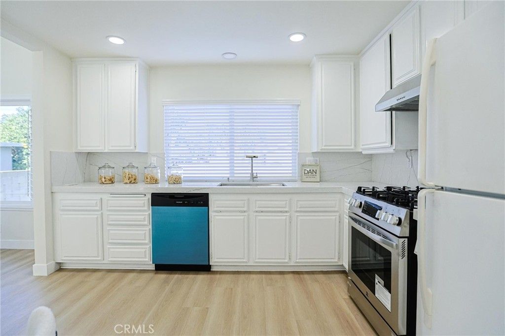 Image 24 of property listing at 2301 W Manly, Santa Ana, CA 92704