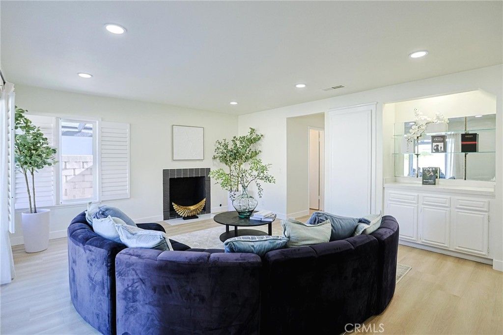 Image 28 of property listing at 2301 W Manly, Santa Ana, CA 92704