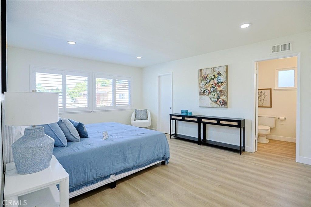 Image 40 of property listing at 2301 W Manly, Santa Ana, CA 92704