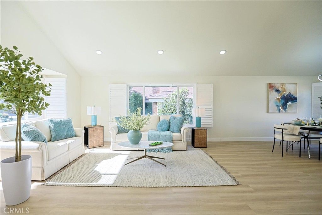 Image 6 of property listing at 2301 W Manly, Santa Ana, CA 92704