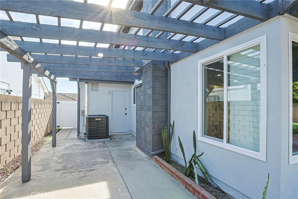 Image 60 of property listing at 2301 W Manly, Santa Ana, CA 92704