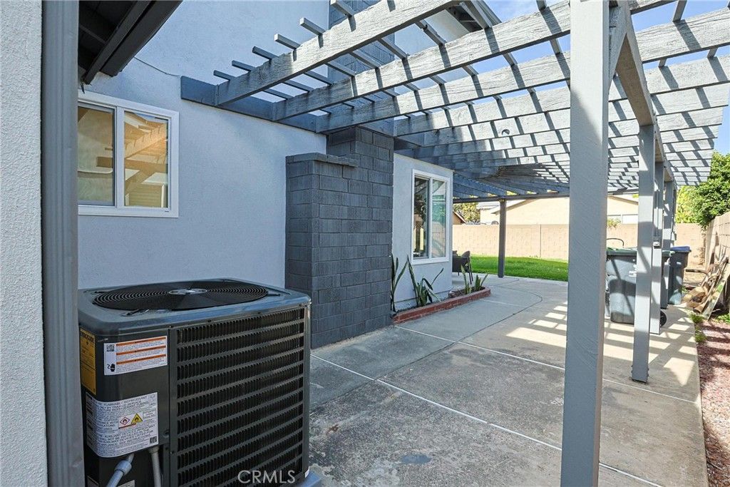 Image 61 of property listing at 2301 W Manly, Santa Ana, CA 92704