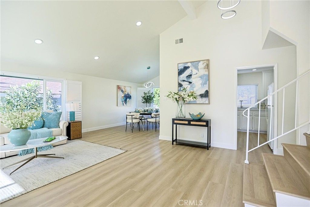 Image 7 of property listing at 2301 W Manly, Santa Ana, CA 92704