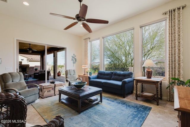 902 N Broken Hills Drive, Green Valley, AZ 85614