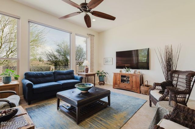 902 N Broken Hills Drive, Green Valley, AZ 85614