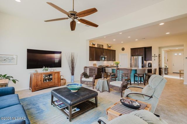 902 N Broken Hills Drive, Green Valley, AZ 85614