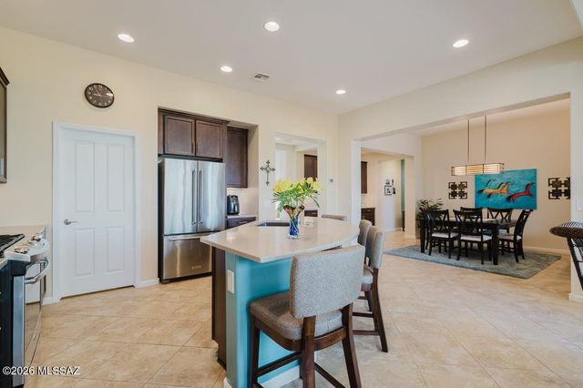 902 N Broken Hills Drive, Green Valley, AZ 85614