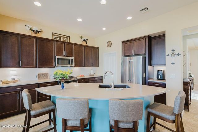 902 N Broken Hills Drive, Green Valley, AZ 85614