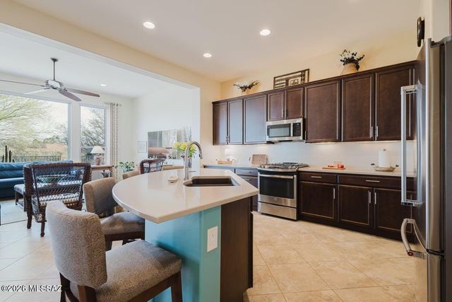 902 N Broken Hills Drive, Green Valley, AZ 85614