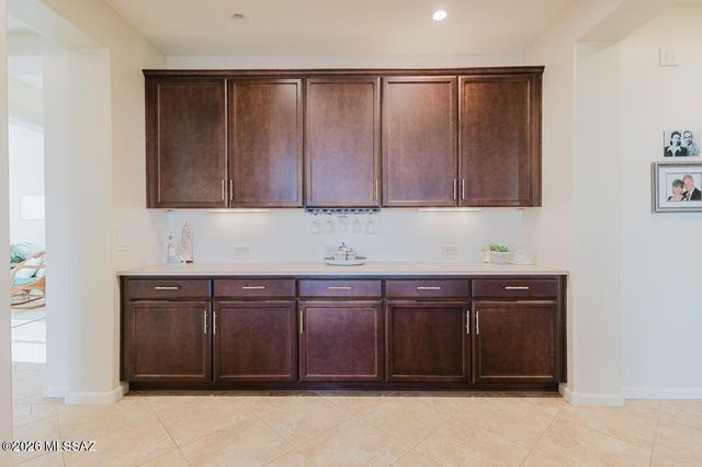 902 N Broken Hills Drive, Green Valley, AZ 85614