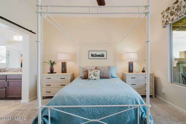 902 N Broken Hills Drive, Green Valley, AZ 85614