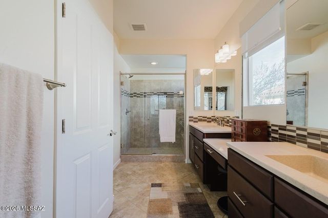 902 N Broken Hills Drive, Green Valley, AZ 85614