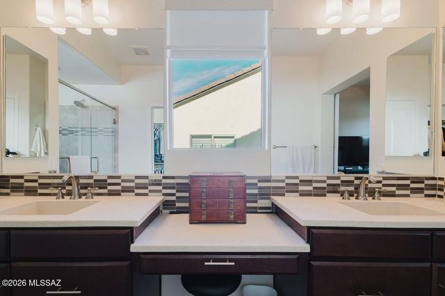 902 N Broken Hills Drive, Green Valley, AZ 85614