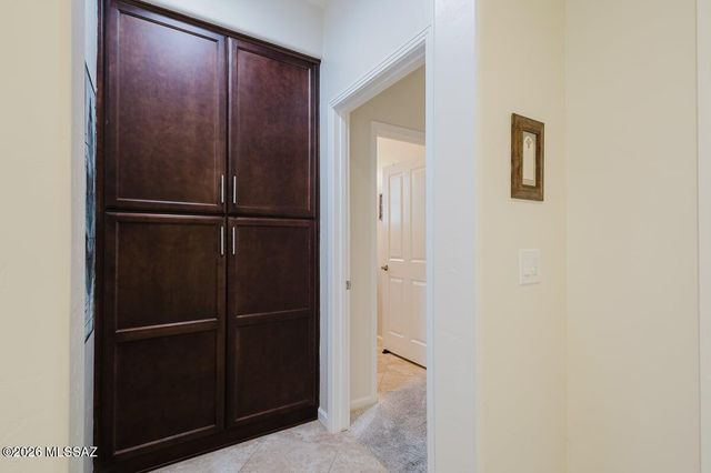 902 N Broken Hills Drive, Green Valley, AZ 85614