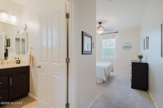 902 N Broken Hills Drive, Green Valley, AZ 85614