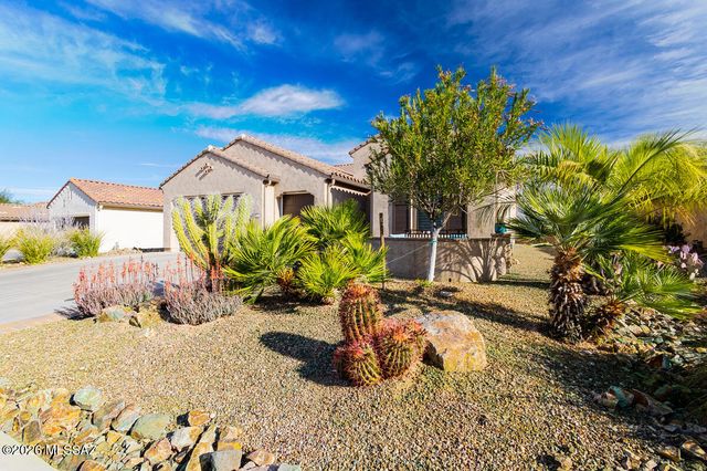 902 N Broken Hills Drive, Green Valley, AZ 85614