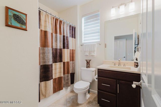 902 N Broken Hills Drive, Green Valley, AZ 85614