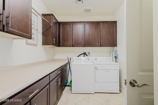 902 N Broken Hills Drive, Green Valley, AZ 85614