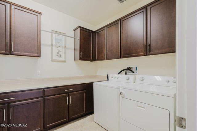 902 N Broken Hills Drive, Green Valley, AZ 85614