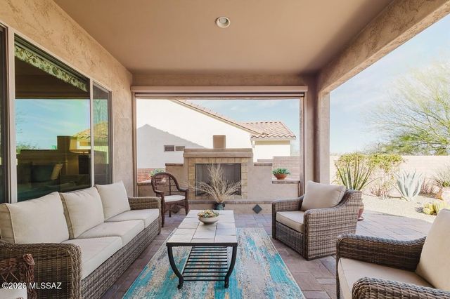 902 N Broken Hills Drive, Green Valley, AZ 85614