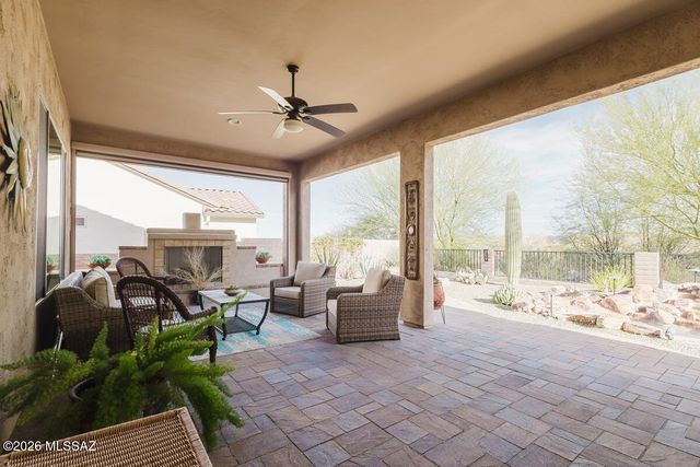 902 N Broken Hills Drive, Green Valley, AZ 85614