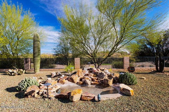 902 N Broken Hills Drive, Green Valley, AZ 85614