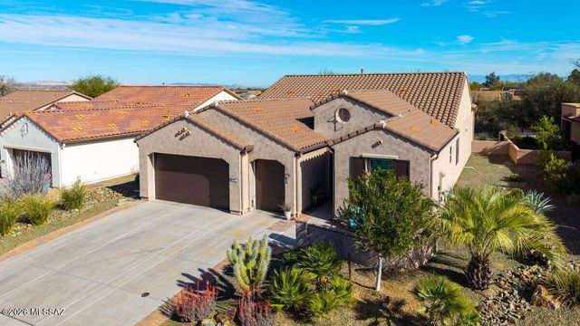 902 N Broken Hills Drive, Green Valley, AZ 85614