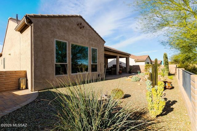 902 N Broken Hills Drive, Green Valley, AZ 85614