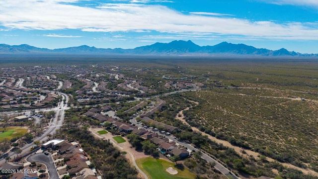 902 N Broken Hills Drive, Green Valley, AZ 85614