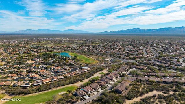 902 N Broken Hills Drive, Green Valley, AZ 85614