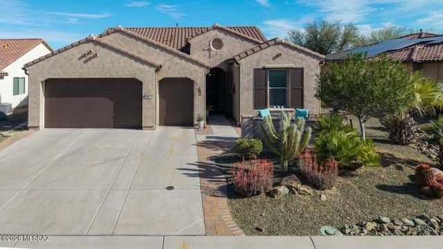 902 N Broken Hills Drive, Green Valley, AZ 85614