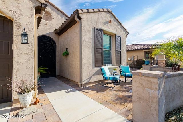 902 N Broken Hills Drive, Green Valley, AZ 85614