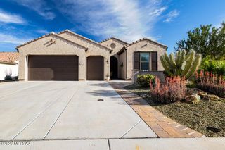 902 N Broken Hills Drive, Green Valley, AZ 85614