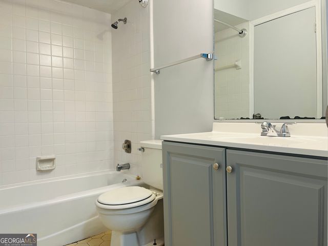 104 Peactree Court UNIT B, Lagrange, GA 30241