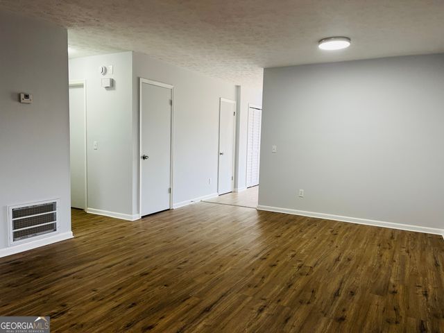 104 Peactree Court UNIT B, Lagrange, GA 30241