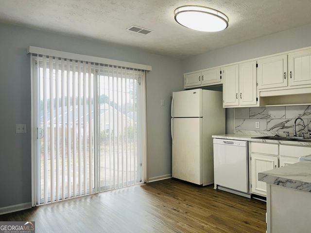 104 Peactree Court UNIT B, Lagrange, GA 30241