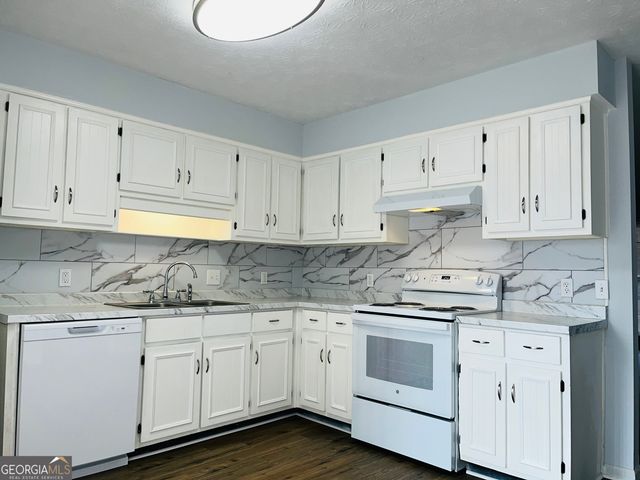 104 Peactree Court UNIT B, Lagrange, GA 30241