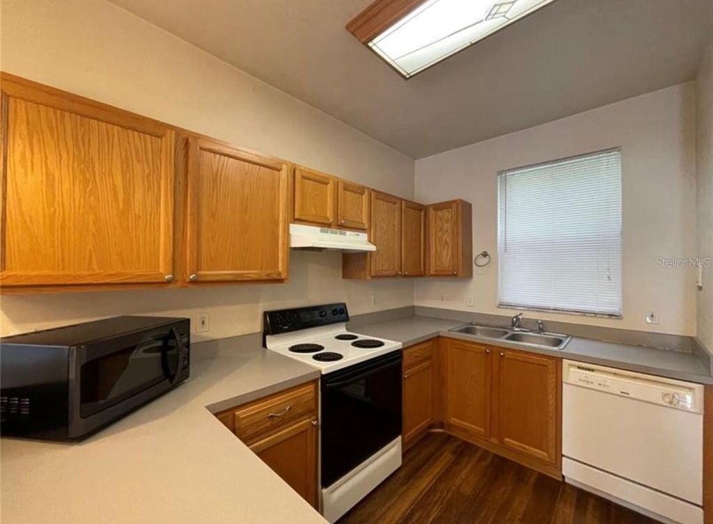 Image 5 of property listing at 3860 SW 20TH AVENUE 1801, Gainesville, FL 32607