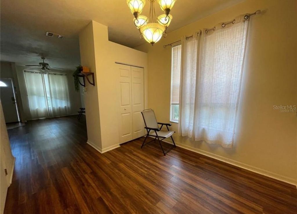 Image 8 of property listing at 3860 SW 20TH AVENUE 1801, Gainesville, FL 32607