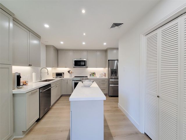 9333 Memorial Drive 320, Houston, TX 77024